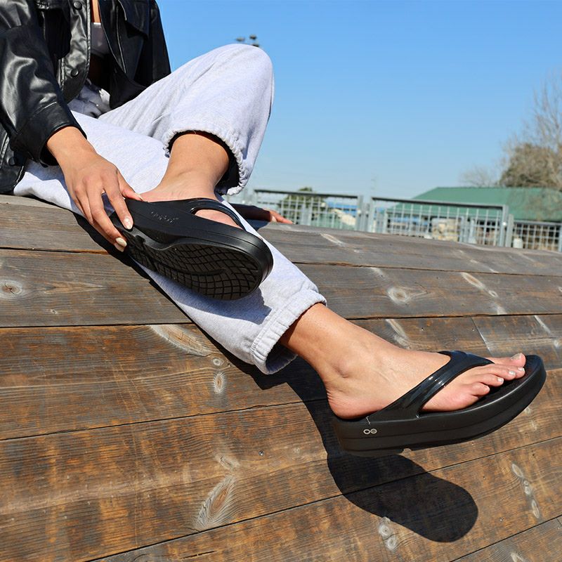 【OOFOS】OOLALA OOMEGA ★追跡可能★ 楽天市場】OOFOS OOmega OOlala BLACK 2000440050211 ウーフォス