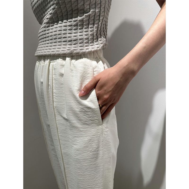 emmi atelier パラシュートパンツ ivory 0 新品未使用 タグ付 emmi atelier パラシュートパンツ ivory 0 新品未使用 タグ付
