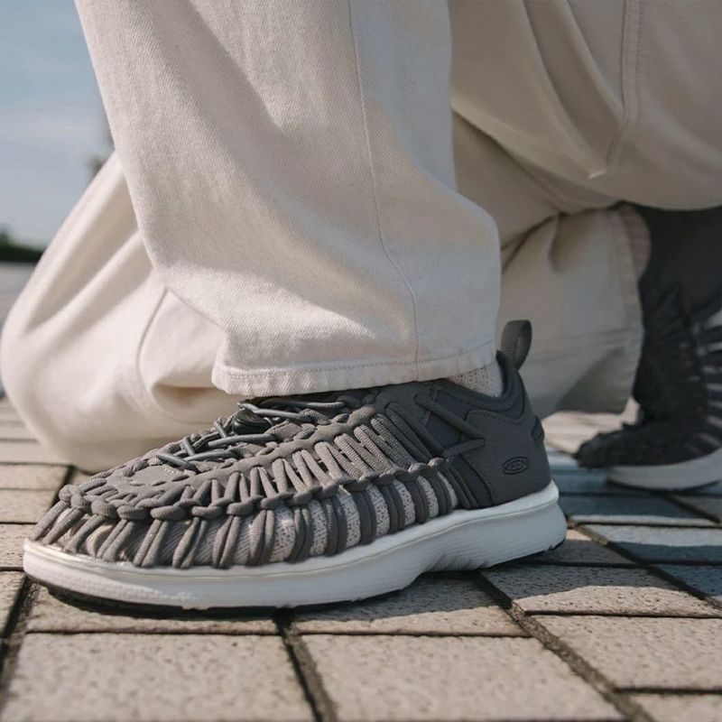 KEEN キーン サンダル 29cm UNEEK O3 ユニークオースリー 美品 UNEEK O3 / ユニーク オースリー / レディース スニーカー