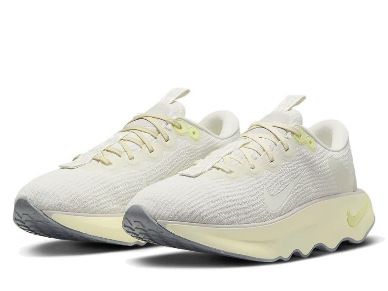 ナイキ NIKE MOTIVA モティバ レディース ホワイト 白 スポーツ