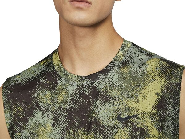 ナイキ　テニスウェア　緑色柄タンクトップ　US-Sサイズ　新品 ナイキテニスウェア緑色柄タンクトップUS-Sサイズ新品