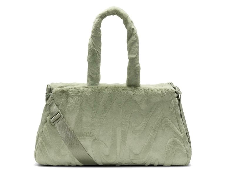 NIKE★フェイク ファー トート (10L) NIKE】大人気！Nike Sportswear フェイクファー トート 10L