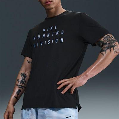 ナイキ NIKE Dri-FIT ランニング ディビジョン ショートスリーブ ランニングトップ メンズ 春 夏 ブラック 黒 スポーツ トレーニング 半袖 Tシャツ HJ4153-010 アウトレット セール 目玉