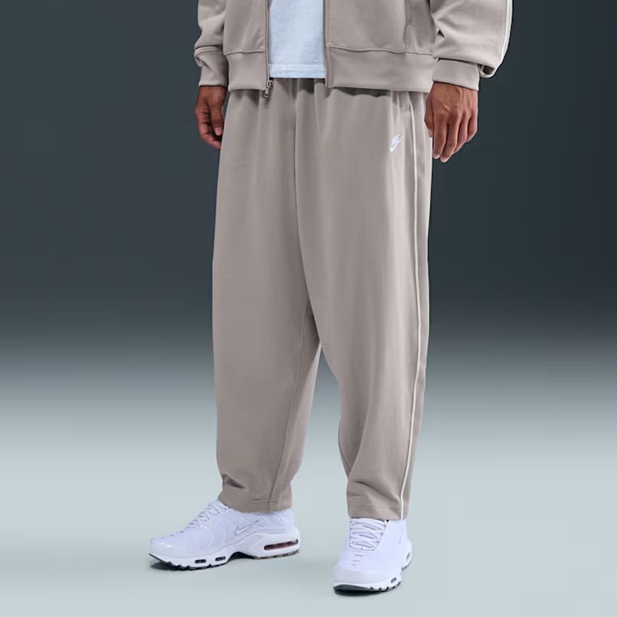 ナイキ スポーツウェア クラブ オーバーサイズド ニット トラック