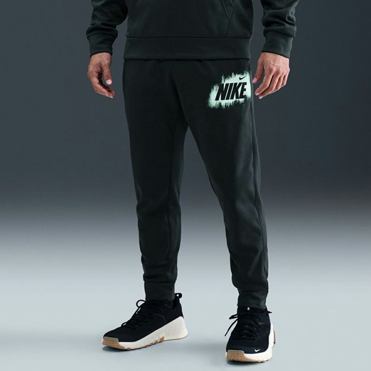 ナイキ NIKE Therma-FIT フィットネスパンツ メンズ ブラック 黒